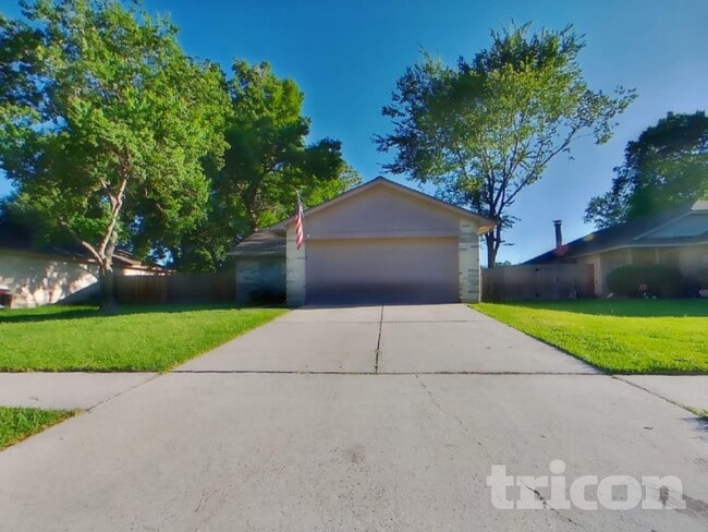 Building Photo - 10919 Almond Grove