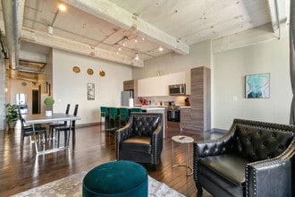 Building Photo - 500 S Ervay St
