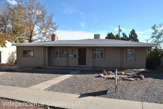 Building Photo - 725 Zuni Dr