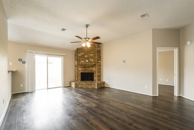 Building Photo - 15118 Loma Paseo Dr