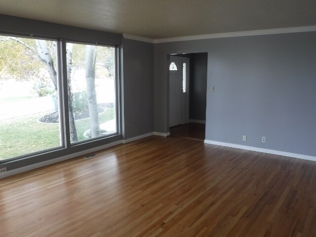Building Photo - Olympus Cove Five Bedroom Rambler; Amazing...