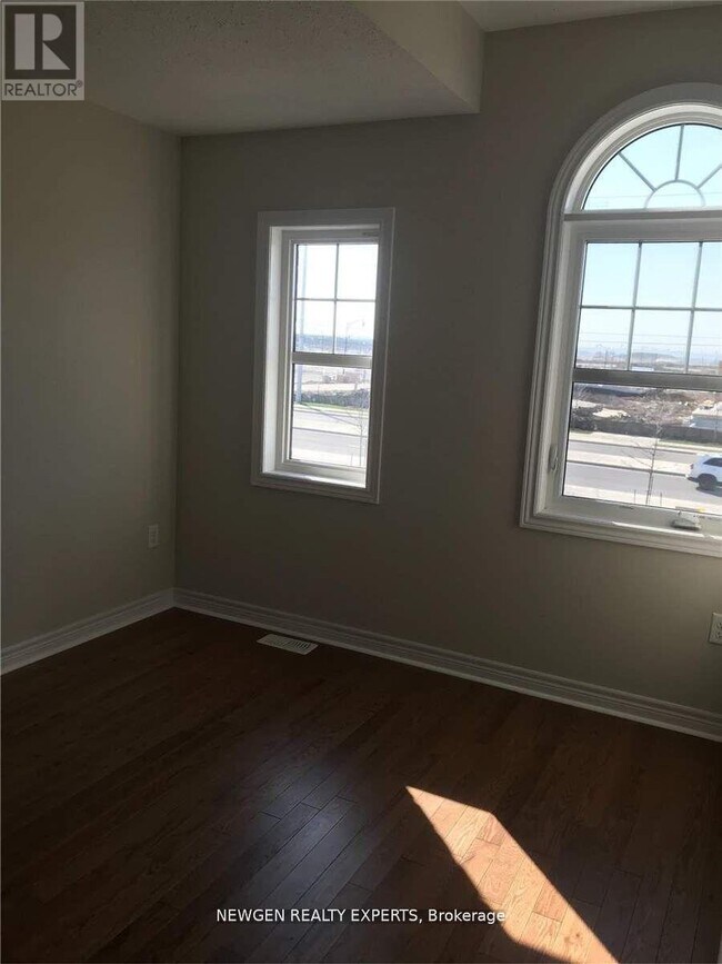 Photo du bâtiment - 37 Military Cres