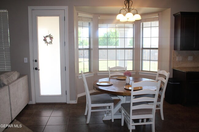 Building Photo - 376 Emerald Park Dr