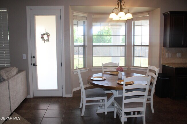 Foto del edificio - 376 Emerald Park Dr