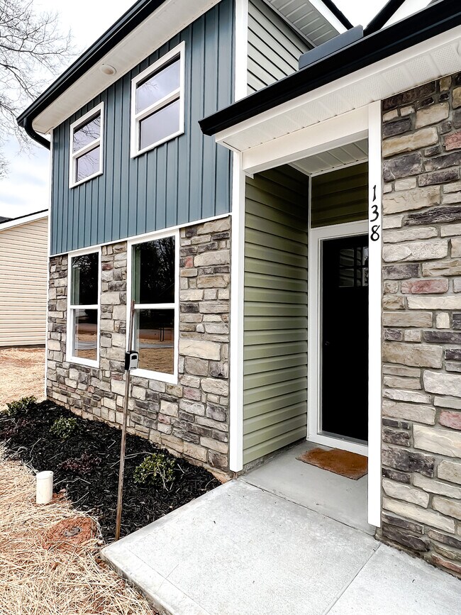 Building Photo - 138 Hadden Ave