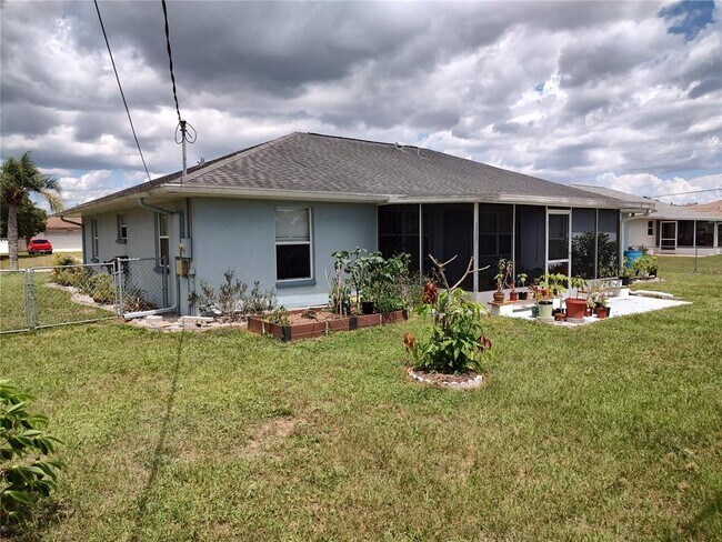 Building Photo - 2051 Logsdon St
