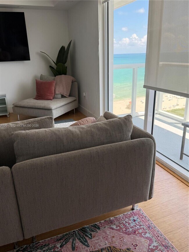 Building Photo - 2457 Collins Ave