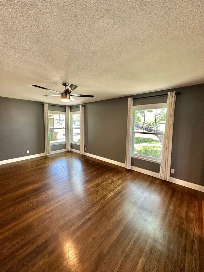 Building Photo - Spacious 2 Bedroom Near ASU!!