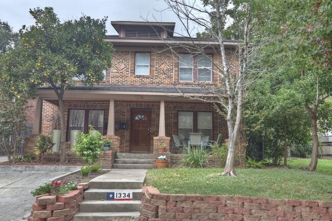 Building Photo - 1334 W Pierce St