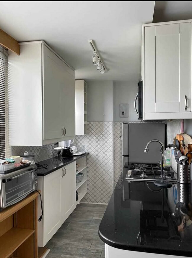 Newly renovated modern kitchen - 1021 Arlington Blvd