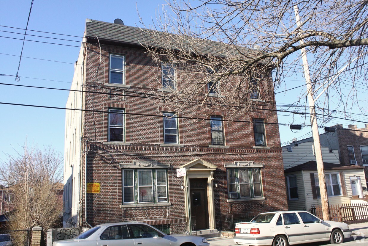 Primary Photo - 822 E 230th St