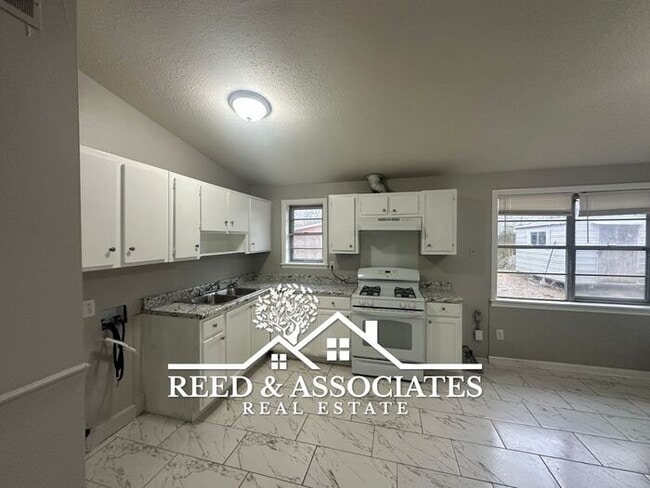 Photo - 3 Bedroom in Parkway Village - Oakhaven! House