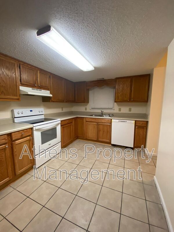 Foto del edificio - 185 Shoemaker Ct