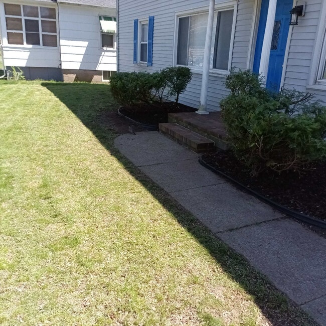 Building Photo - 318 E Linden Ave