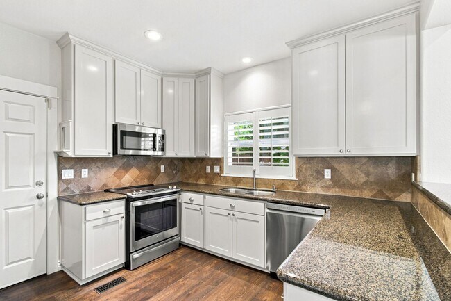 Foto del edificio - 136 Creekside Village Dr