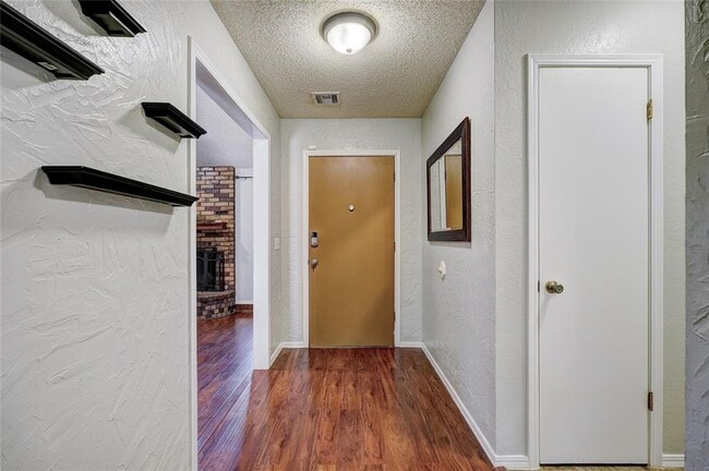 Foto del edificio - 13224 Marsh Ln