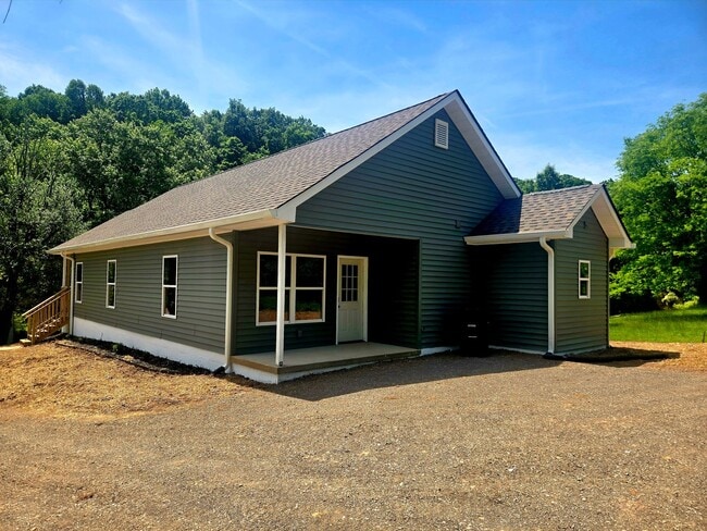 Building Photo - 1331 Lee Ln SE