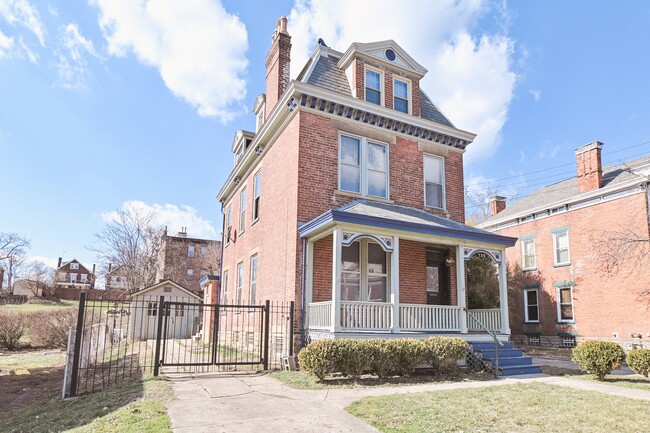 Photo - 735 Considine Ave House