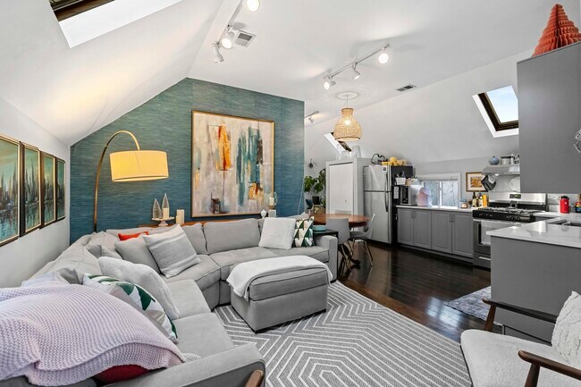 Foto del edificio - 2518 N Campbell Ave