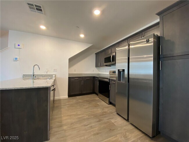 Foto del edificio - 2624 Blazing Blue Ave