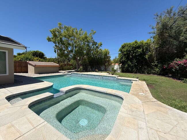 Building Photo - Gorgeous 3 bedrooms, 2.5 baths home