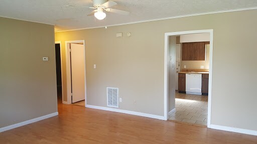 Foto del edificio - 1907 Meadowview Ln