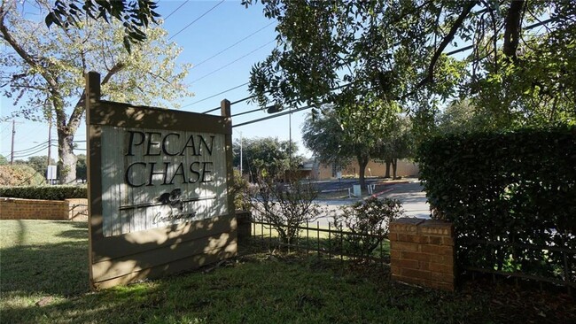 Foto del edificio - 1614 Pecan Chase Cir