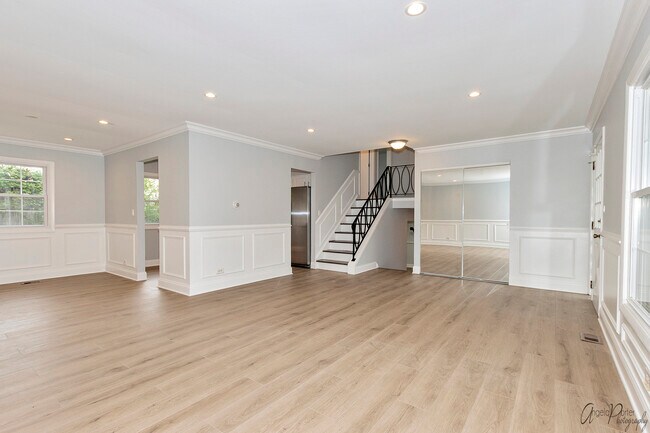 Building Photo - 35 Meadowbrook Ln