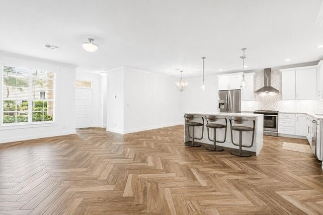 Building Photo - 350 SW 8th St