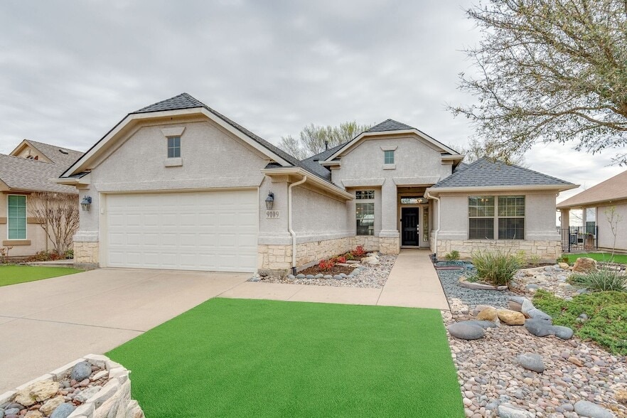 Foto principal - 9109 Perimeter Dr