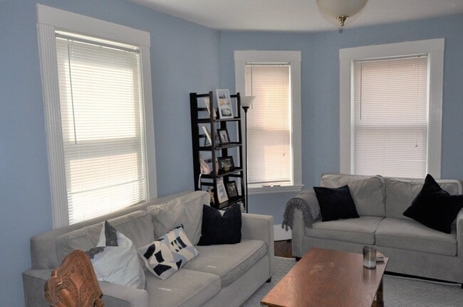 Building Photo - 23 Montfern Ave