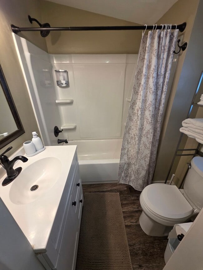 Building Photo - Newly Fully Furnished Midtown House