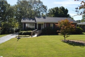 Building Photo - 206 Hillside Dr