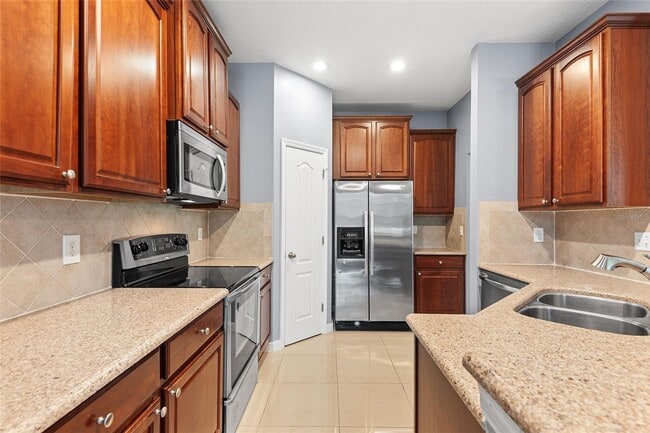 Building Photo - RIVERVIEW TOWNHOME FOR RENT!!
