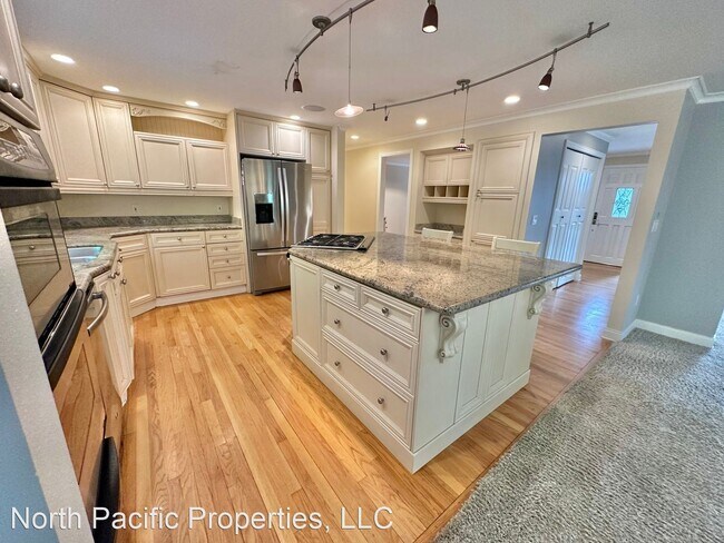 Building Photo - 5 br, 3.5 bath House - 18617 129th Ave NE