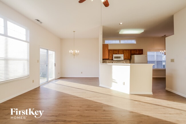 Foto del edificio - 13460 N Cedar Grove Ct