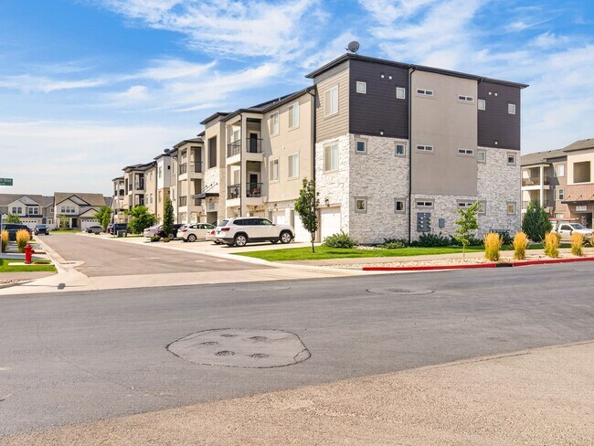 Building Photo - 1386 N 3830 W