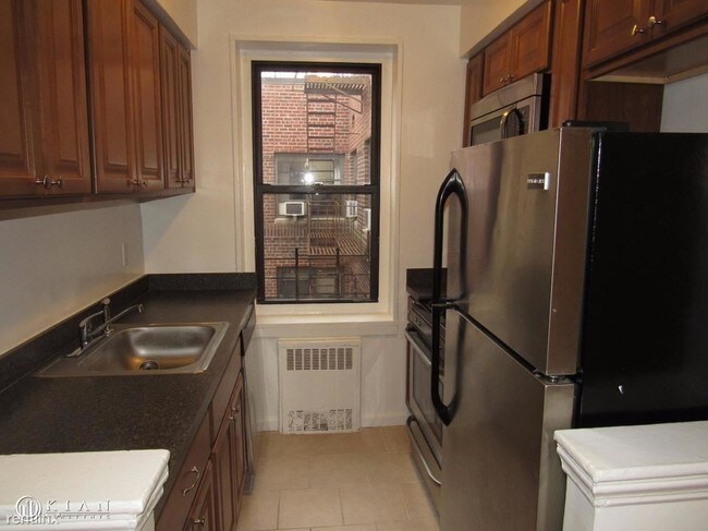 Foto del edificio - 3415 Parsons Blvd