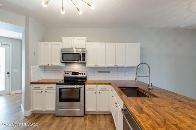 Building Photo - 3775 Thayer Ln