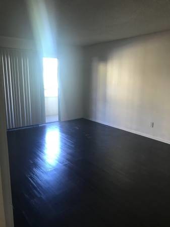 Primary Photo - 2900 Sunset Pl
