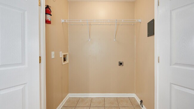 Foto del edificio - Now Ready: 2BR, 1 1/2 BA condo, upstairs unit. (Please do not apply without speaking with us first.)