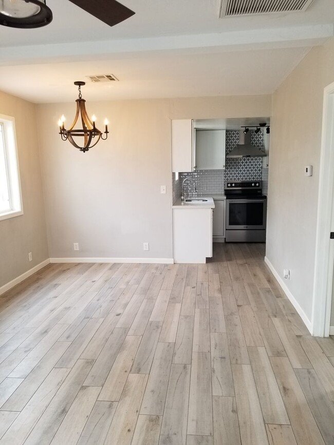 Building Photo - #1023-Maker-Clark