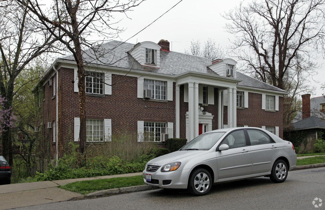 Primary Photo - 220 Loraine Ave