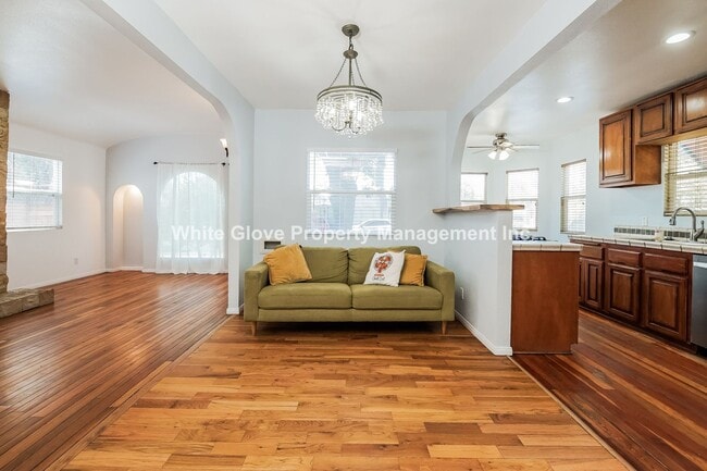 Building Photo - Spanish-Style 2 Bedroom Long Beach Home
