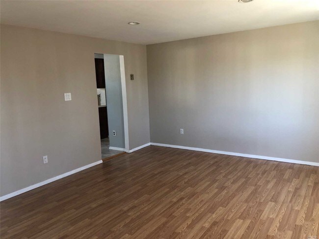 Building Photo - 69 Dahlia Ln