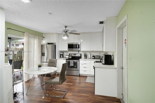 Foto del edificio - 4200 SW 72nd Way