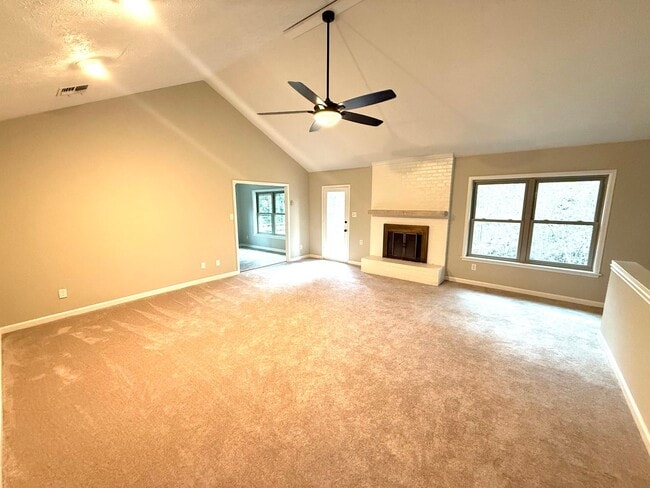 Foto del edificio - ** 4 Bed 3 Bath located in Prattville ** Call 334-366-9198 to schedule a self-tour