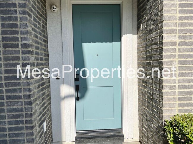 Building Photo - 3647 E Bright Paseo