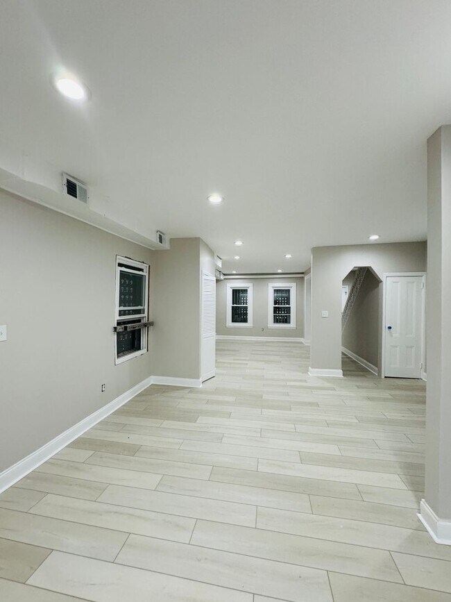 Building Photo - Open House January 6th from 1:45pm to 2:15 pm