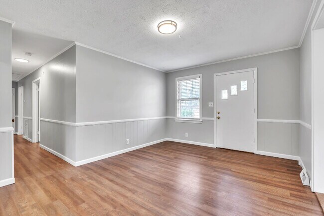 Foto del edificio - 3 Bedroom, 1.5 Bath Ranch on Over Half an Acre with Fenced Yard, and Deck $1850/mo rent